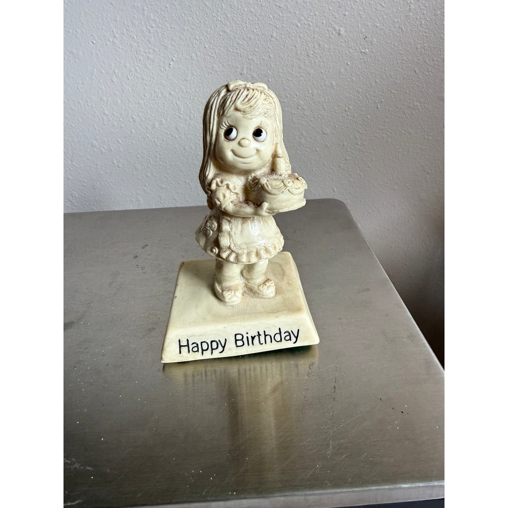 Vintage 1978 B & W Berries Happy Birthday Girl Figurine No. 9014‎ Made in USA